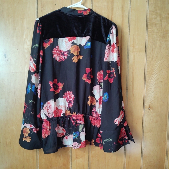 Worthington women's Black floral print velvet sheer Long sleeve elastic waist. - Picture 2 of 10